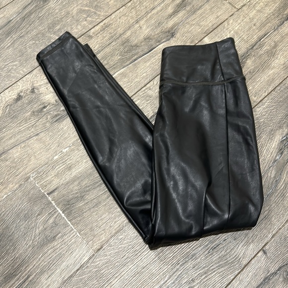 • Athleta • Women’s All Over Glam Leggings Faux Leather Black Small - Picture 4 of 5